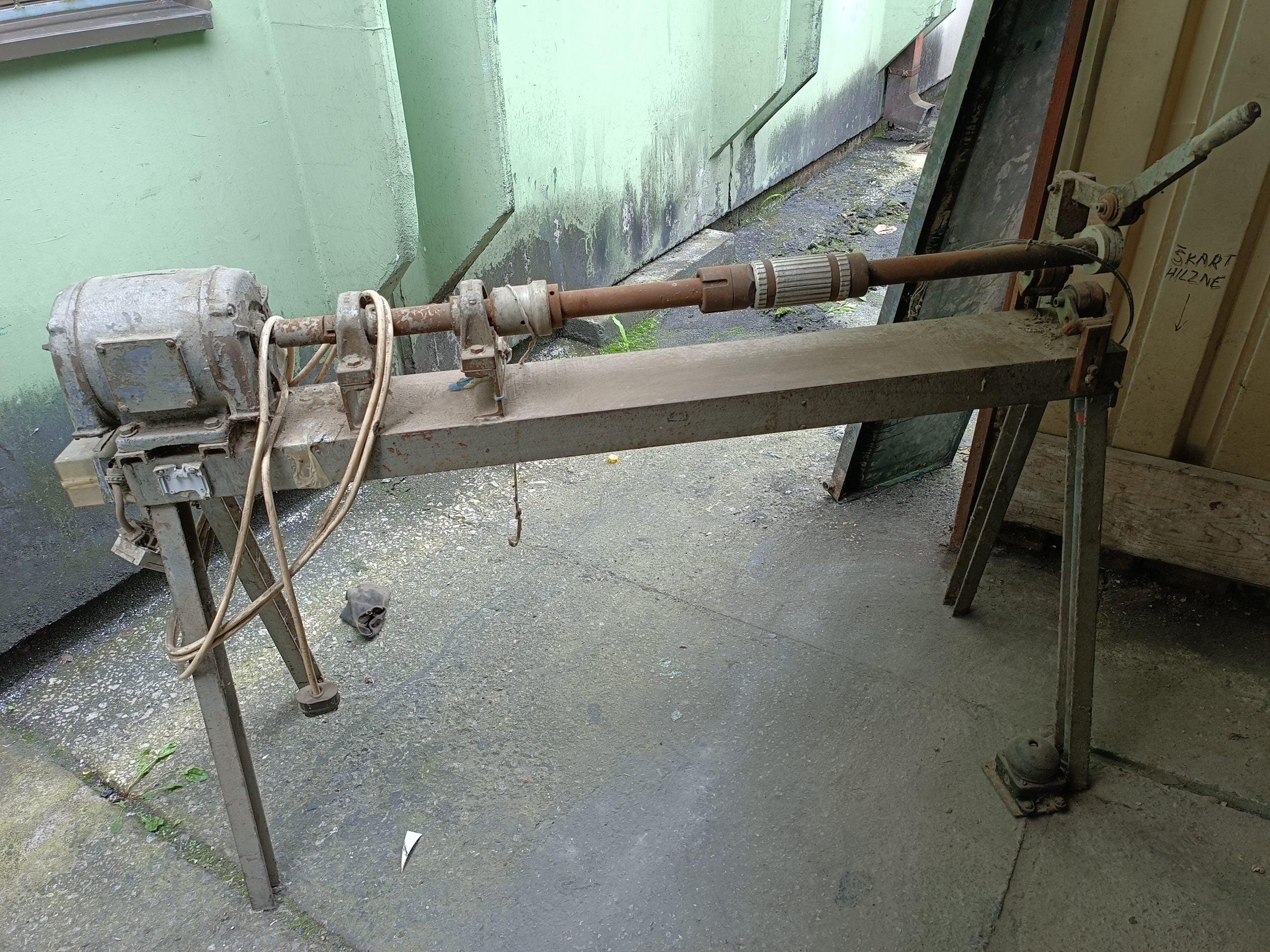 PAPER CORE CUTTER